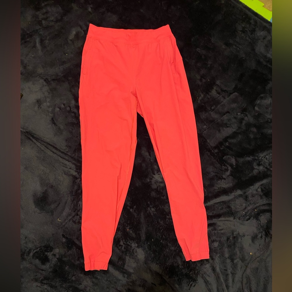 Lululemon sonic pink jogger pants size 6